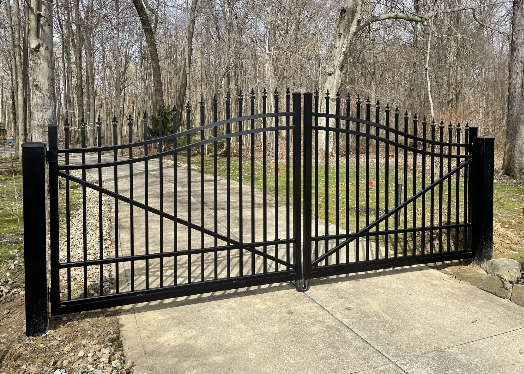 ornamental arched estate draiveway gates