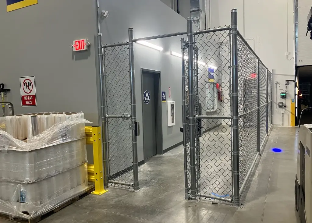 Indoor Chain Link Fence Trucker Cage