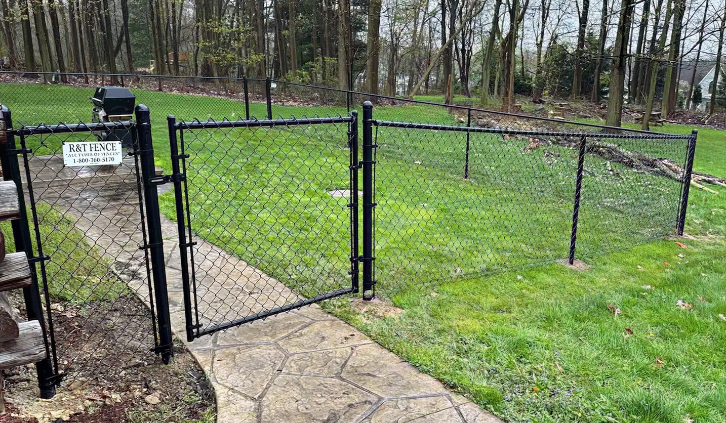 residential-chain-link-fence-contractor residential chain link fence company and contractor